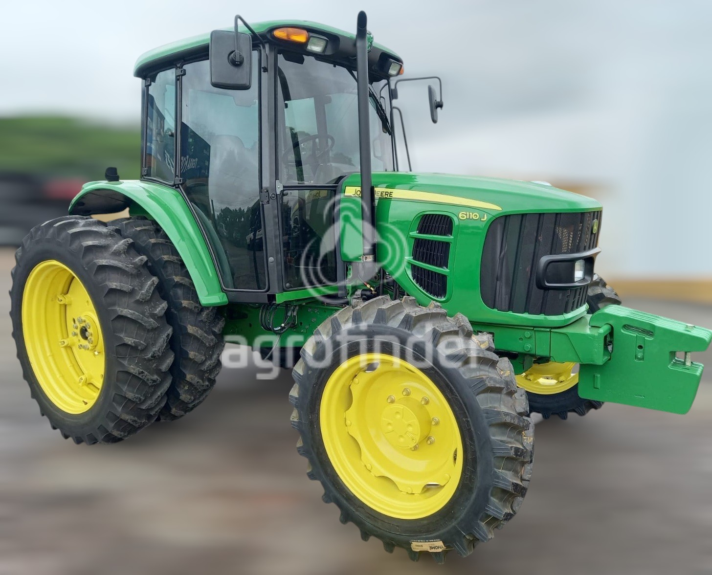Trator John Deere 6110J ano 2012