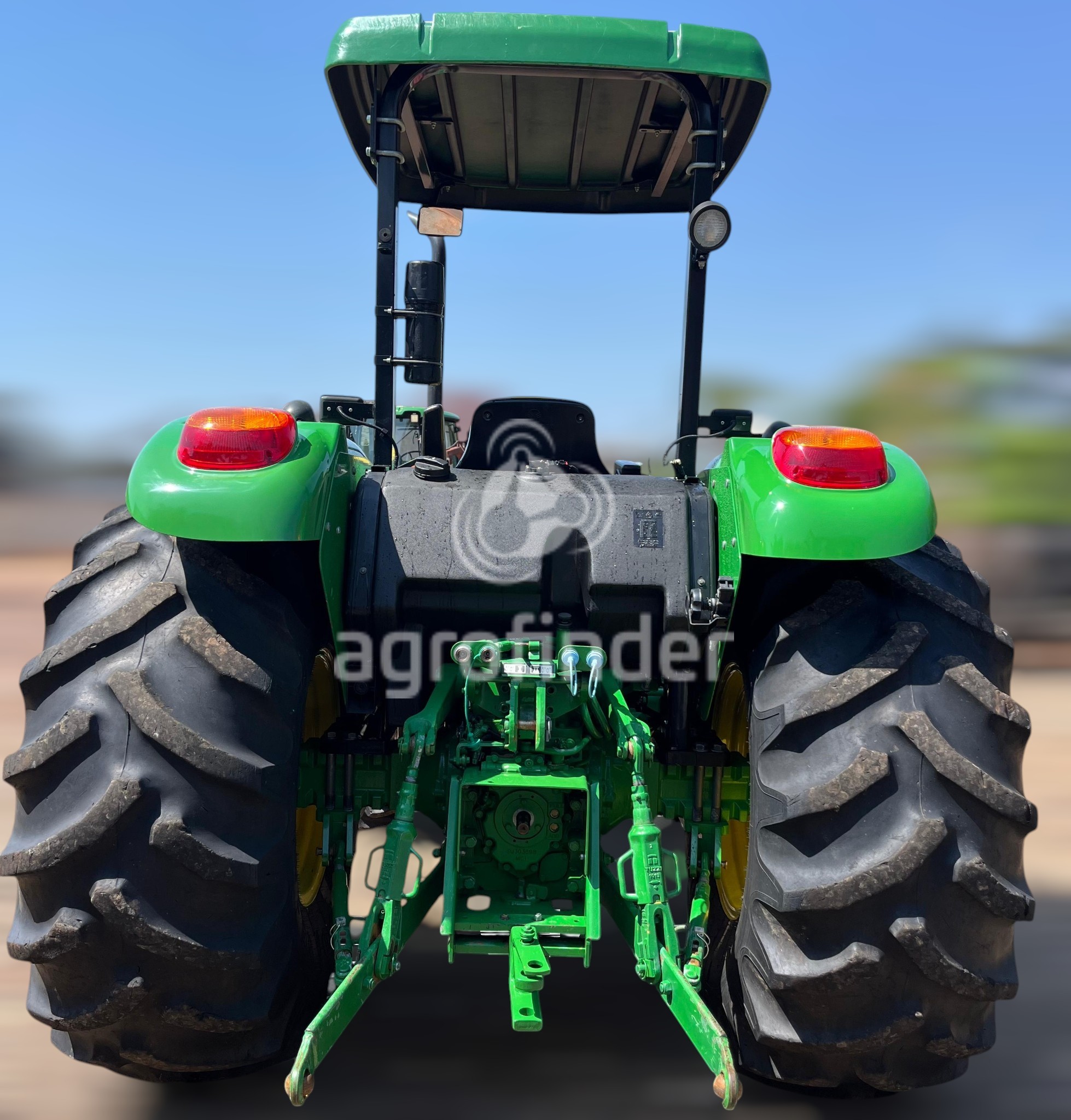 Trator John Deere 5078E ano 2023