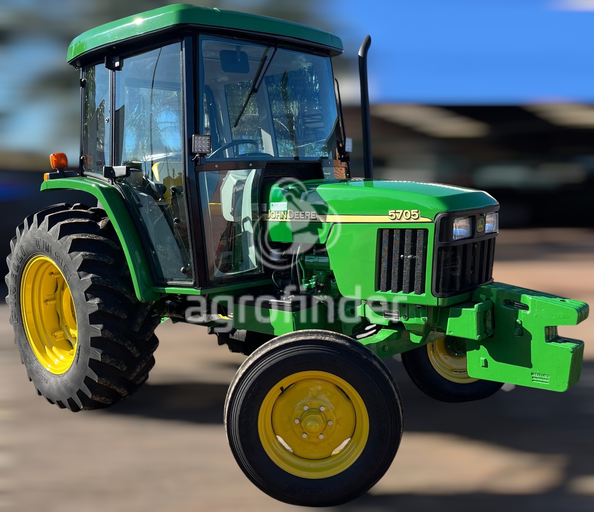 Trator John Deere 5705 ano 2003