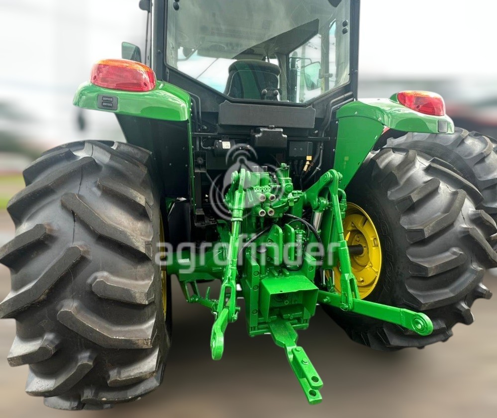 Trator John Deere 6135J ano 2019