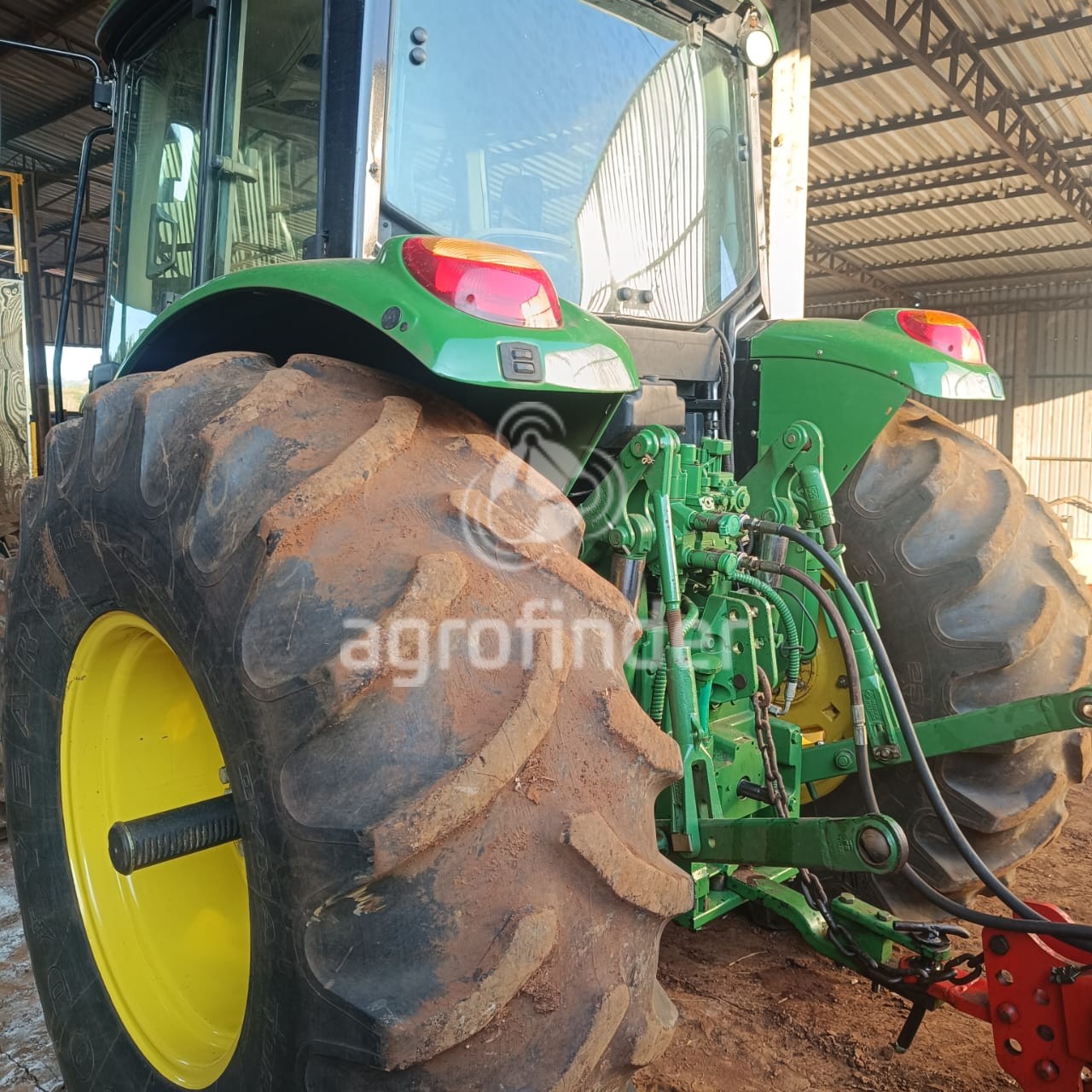 Trator John Deere 6110J ano 2016