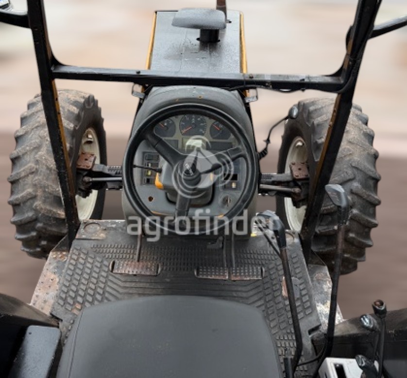 Trator Valtra BM110 Ano 2004