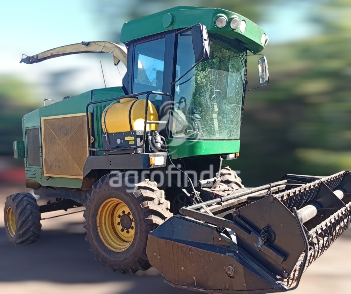 Colhedora de Forragem Massey Ferguson 3640 ano 2019