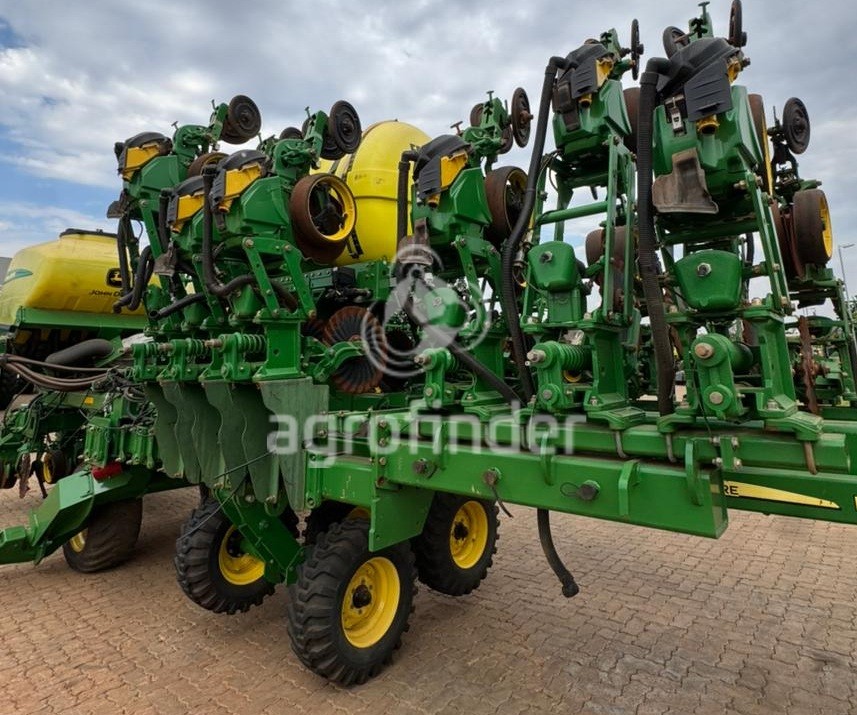 Trator John Deere 8400R e Plantadeira DB40 ano 2022