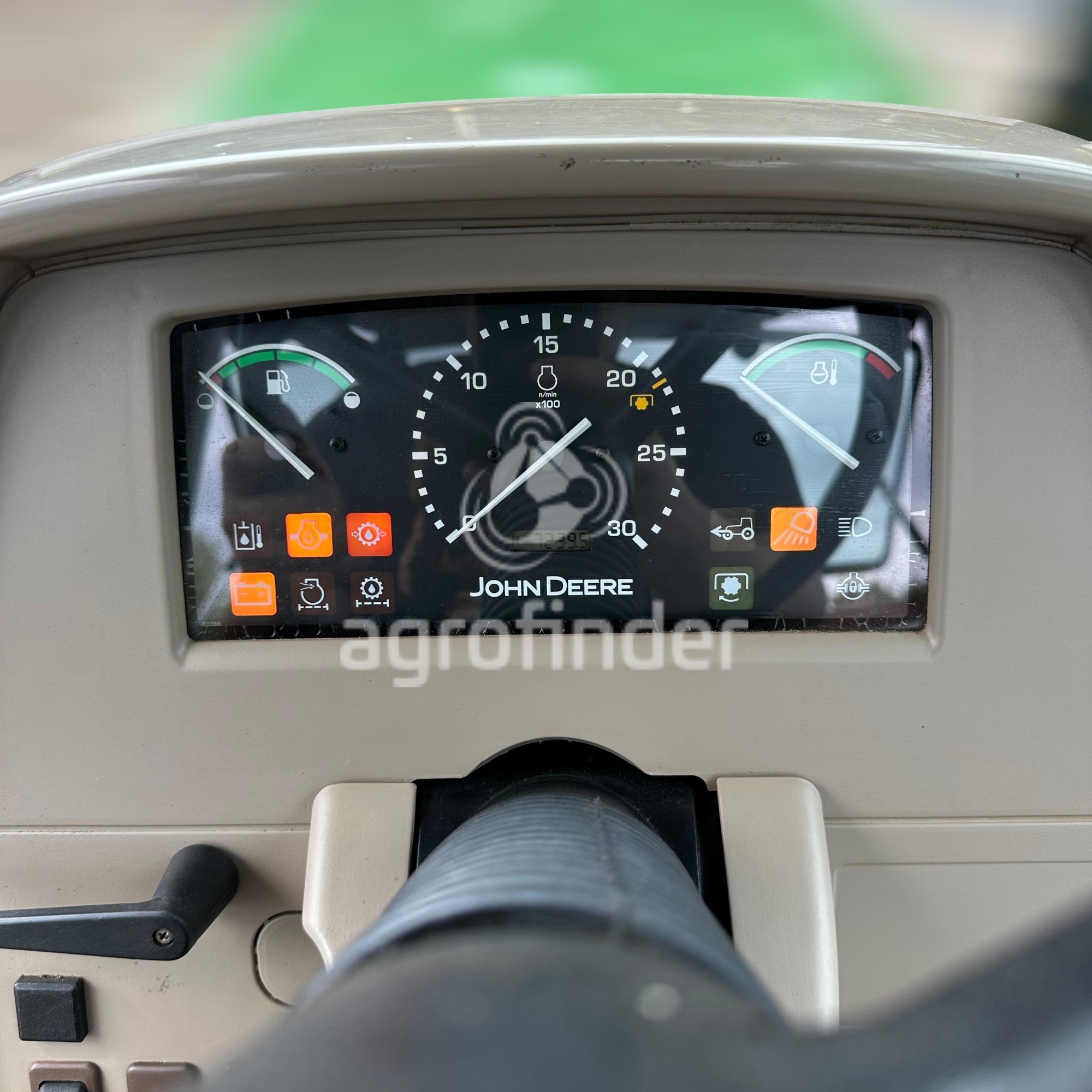 Trator John Deere 6125J ano 2013