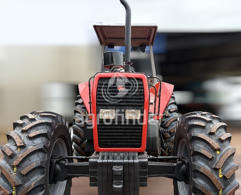 Trator Massey Ferguson 650 ano 2007