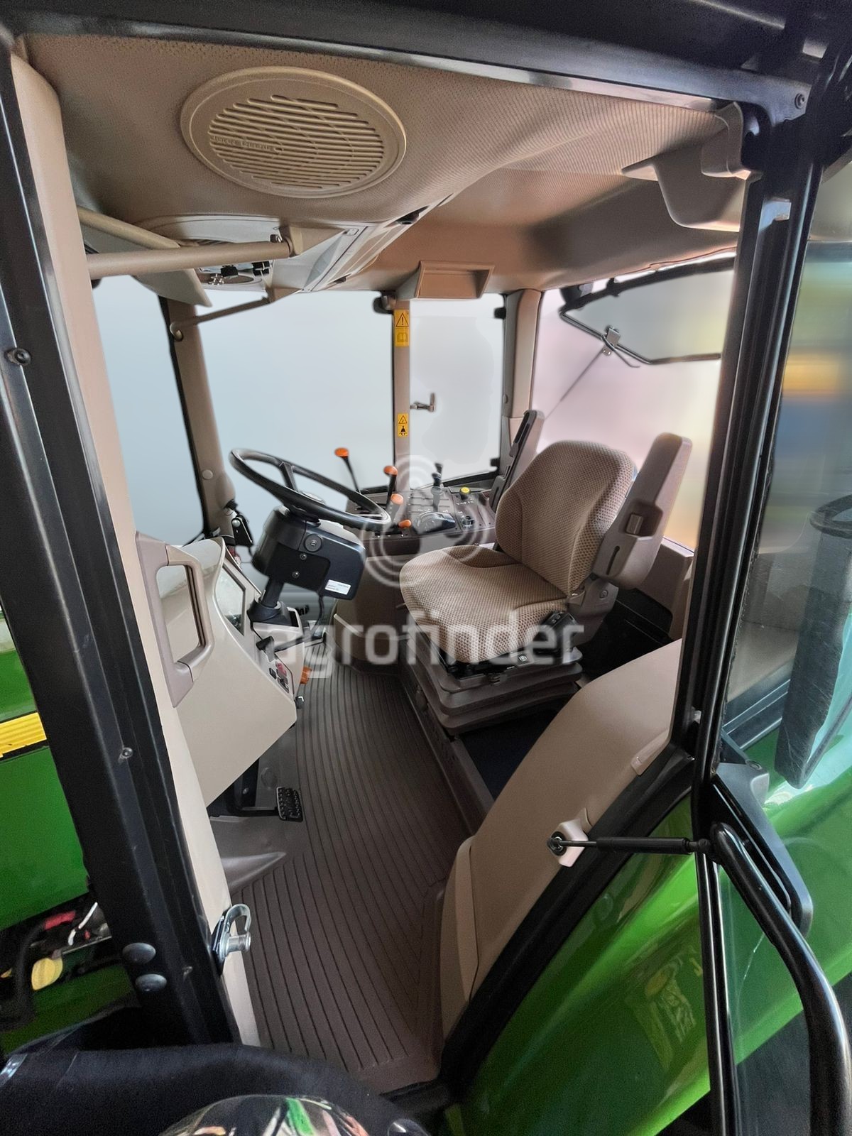 Trator John Deere 6115J Ano 2024