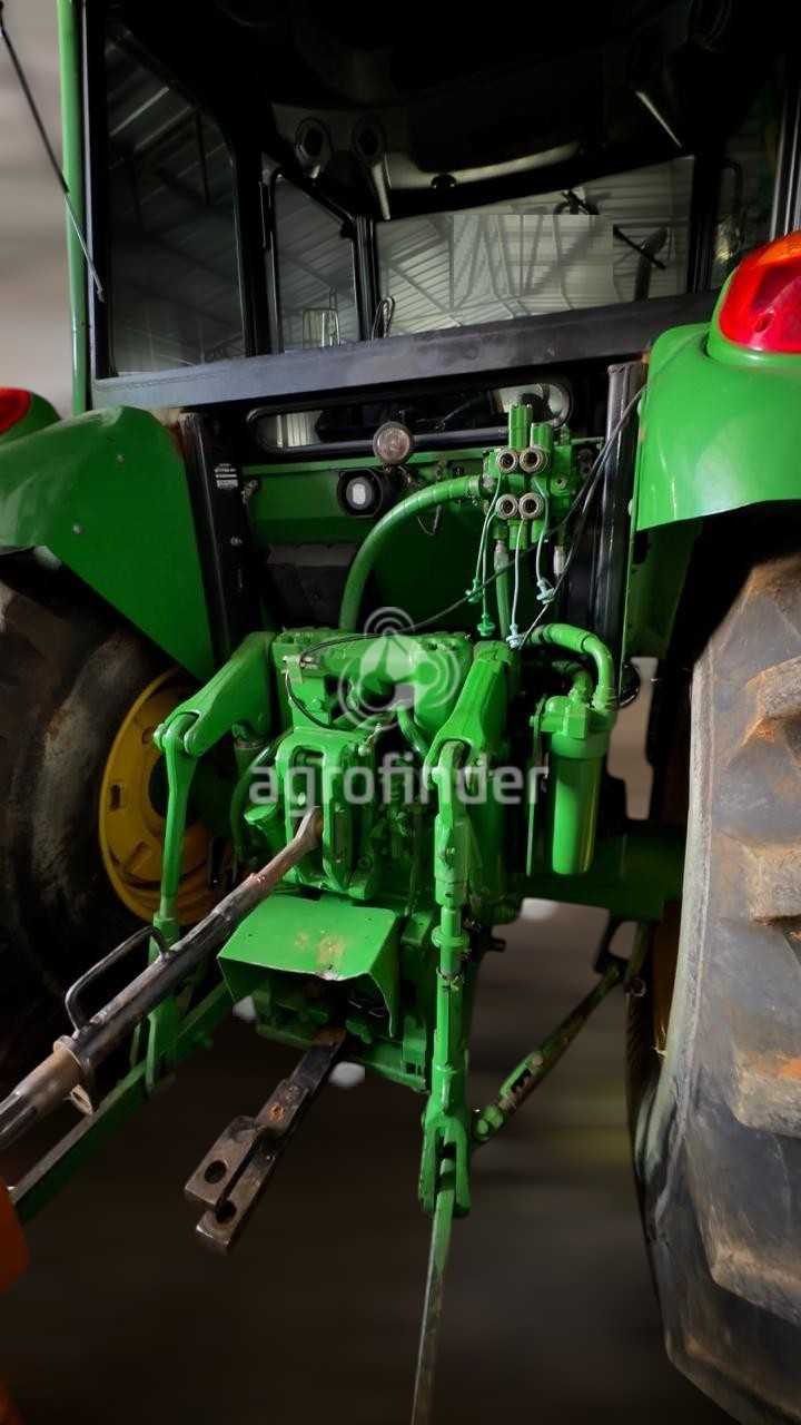 Trator Jonh Deere 6110E  ano 2013