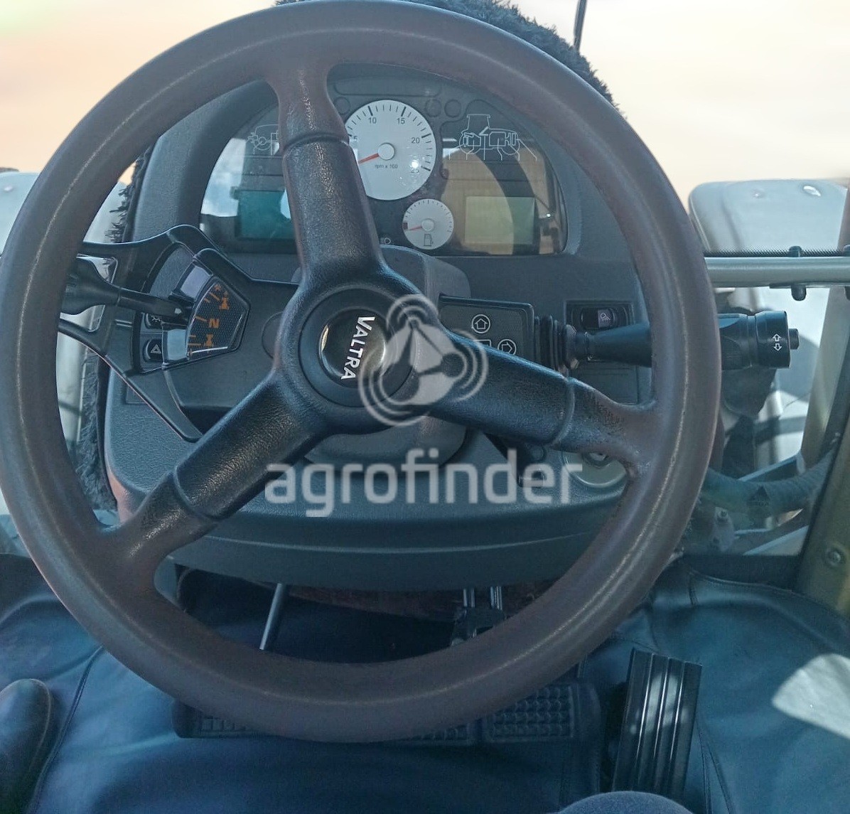 Trator Valtra BT210 ano 2013