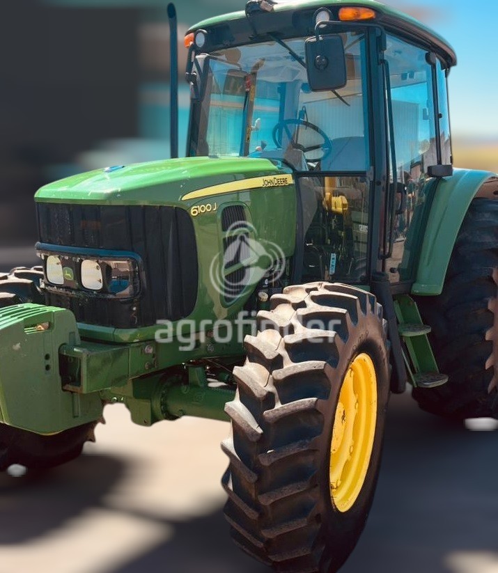 Trator John Deere 6100J ano 2018