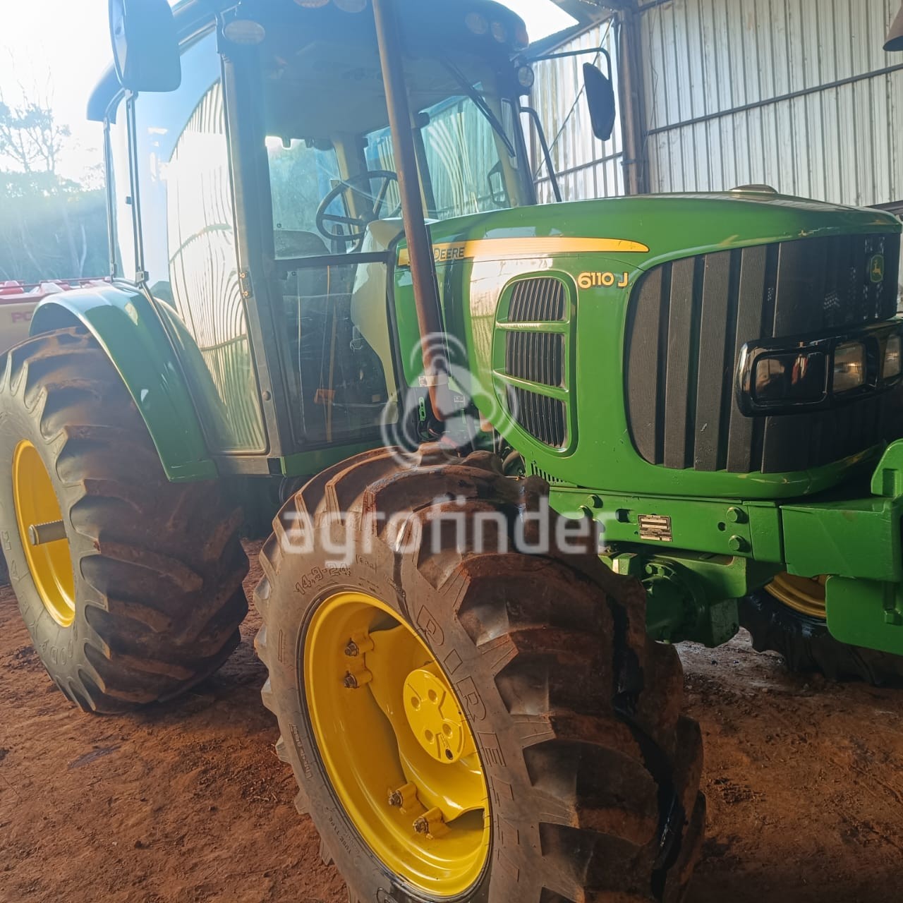 Trator John Deere 6110J ano 2016