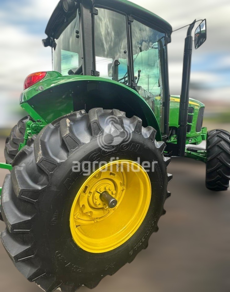 Trator John Deere 6135J ano 2019