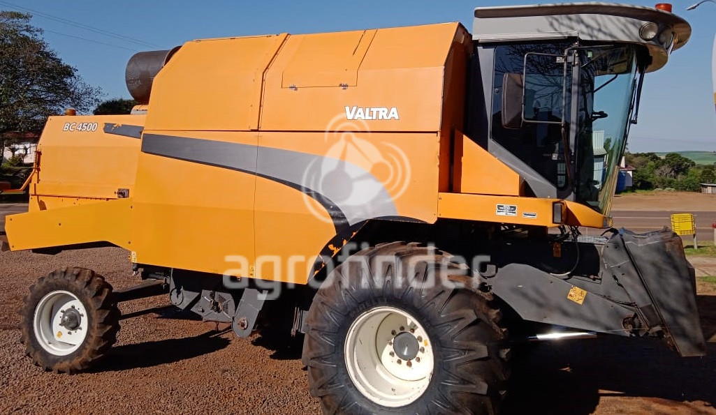 Colheitadeira Valtra  BC 4500 ano 2011