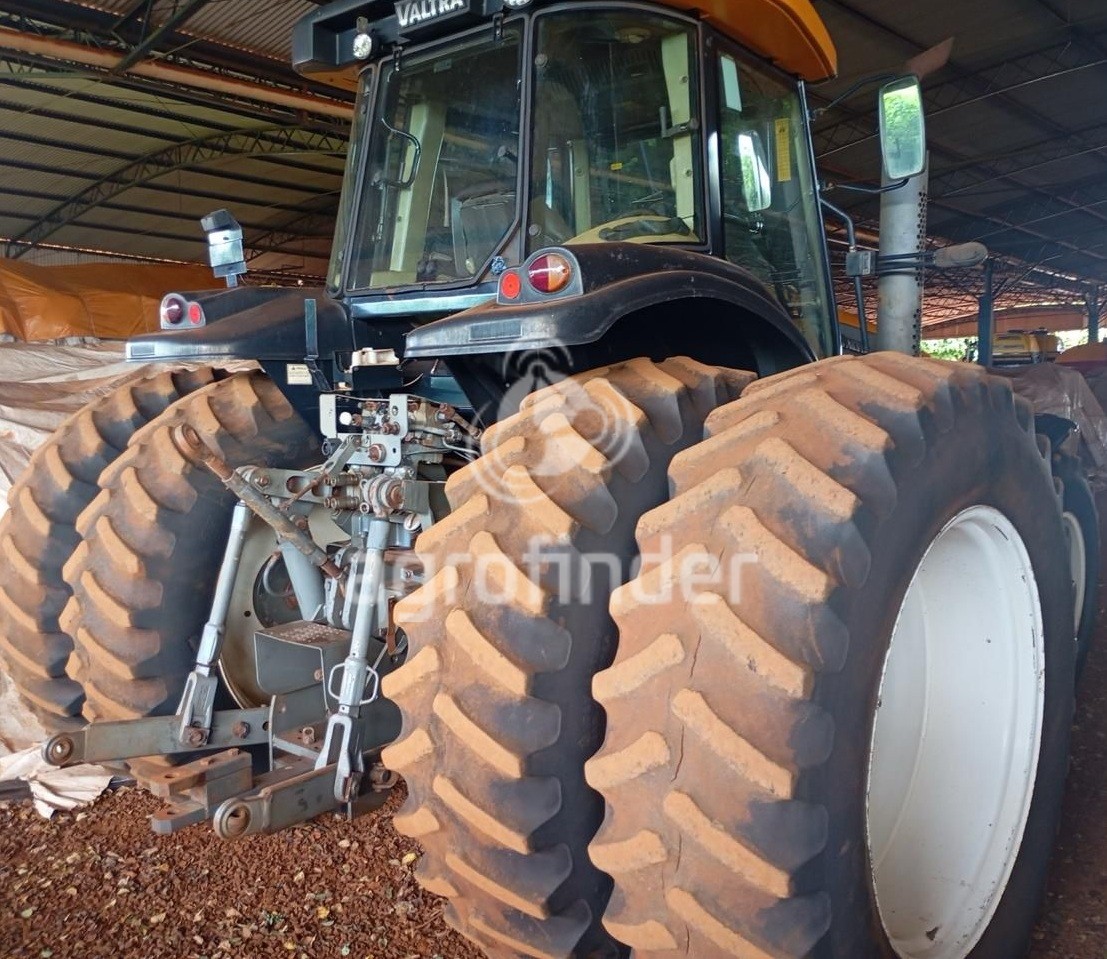 Conjunto Trator Valtra BT210 e Plantadeira Tatu Usap ano 2013
