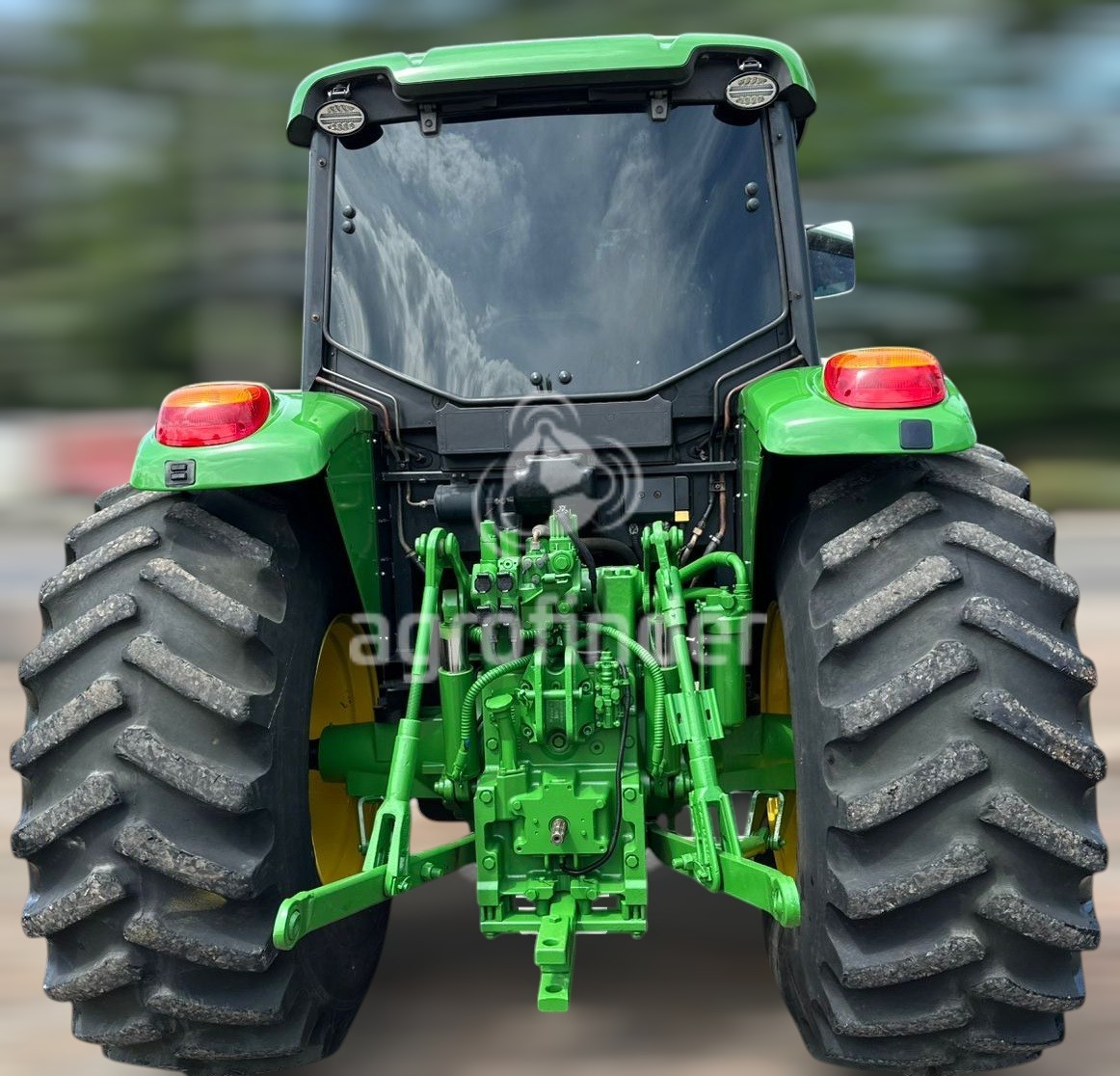 Trator John Deere 6110J ano 2013