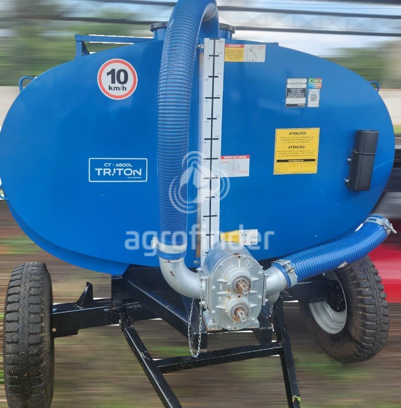 Tanque de Água Triton  6500L Ano 2024