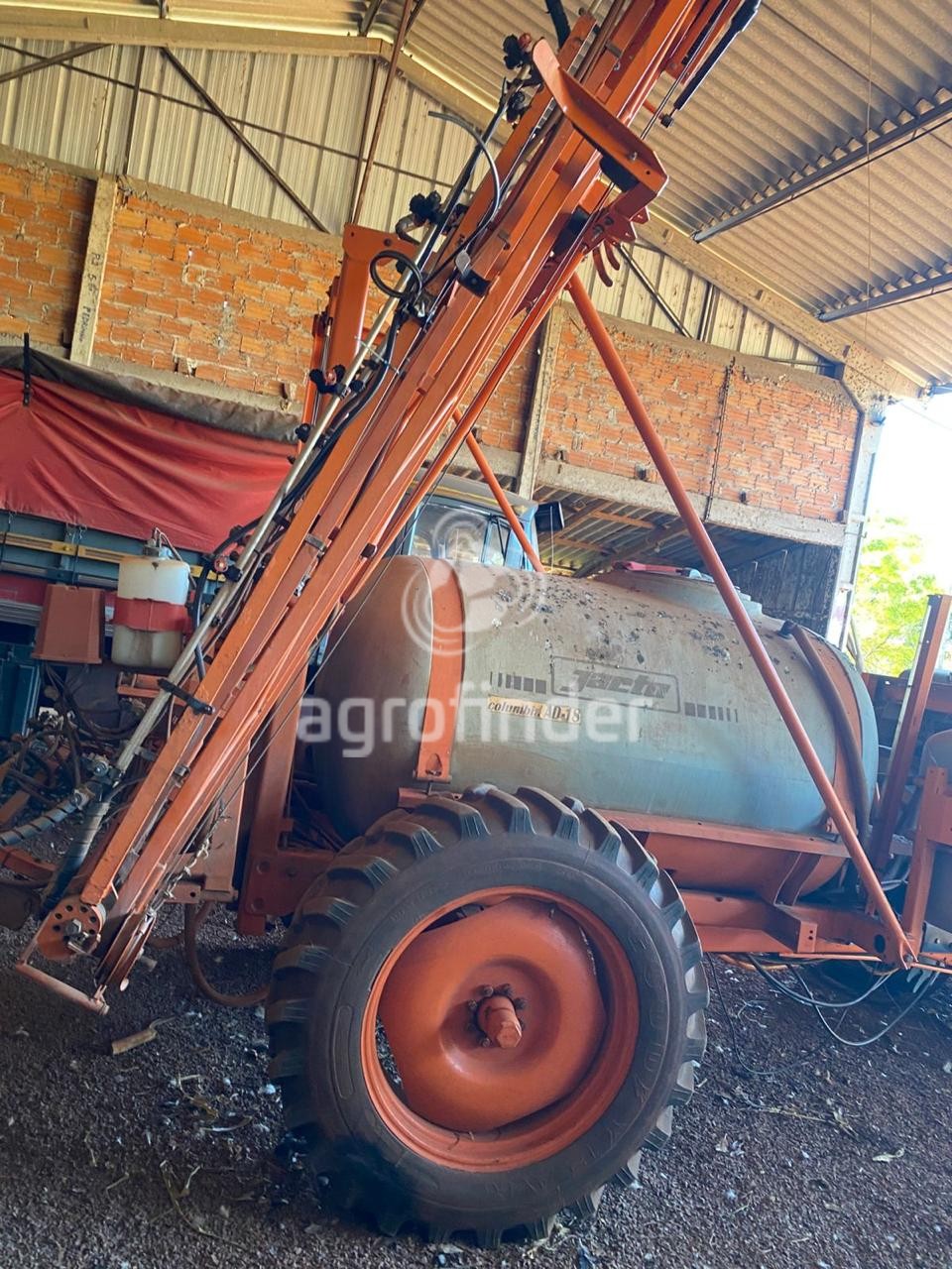 Pulverizador de Arrasto Jacto  Columbia AD18 ano 2013