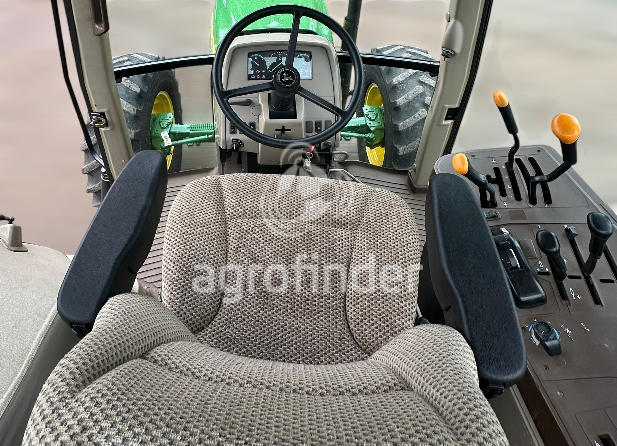 Trator John Deere 6125J ano 2013