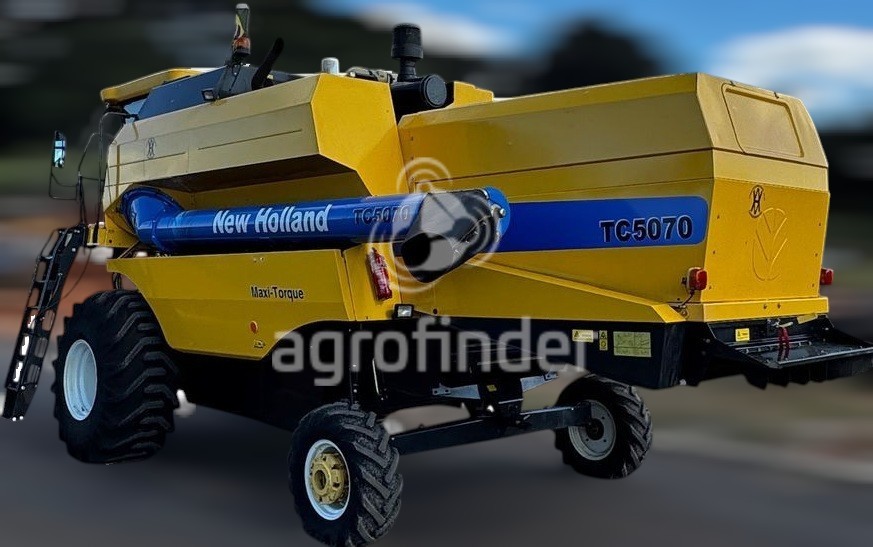 Colheitadeira New Holland TC5070 Ano 2014