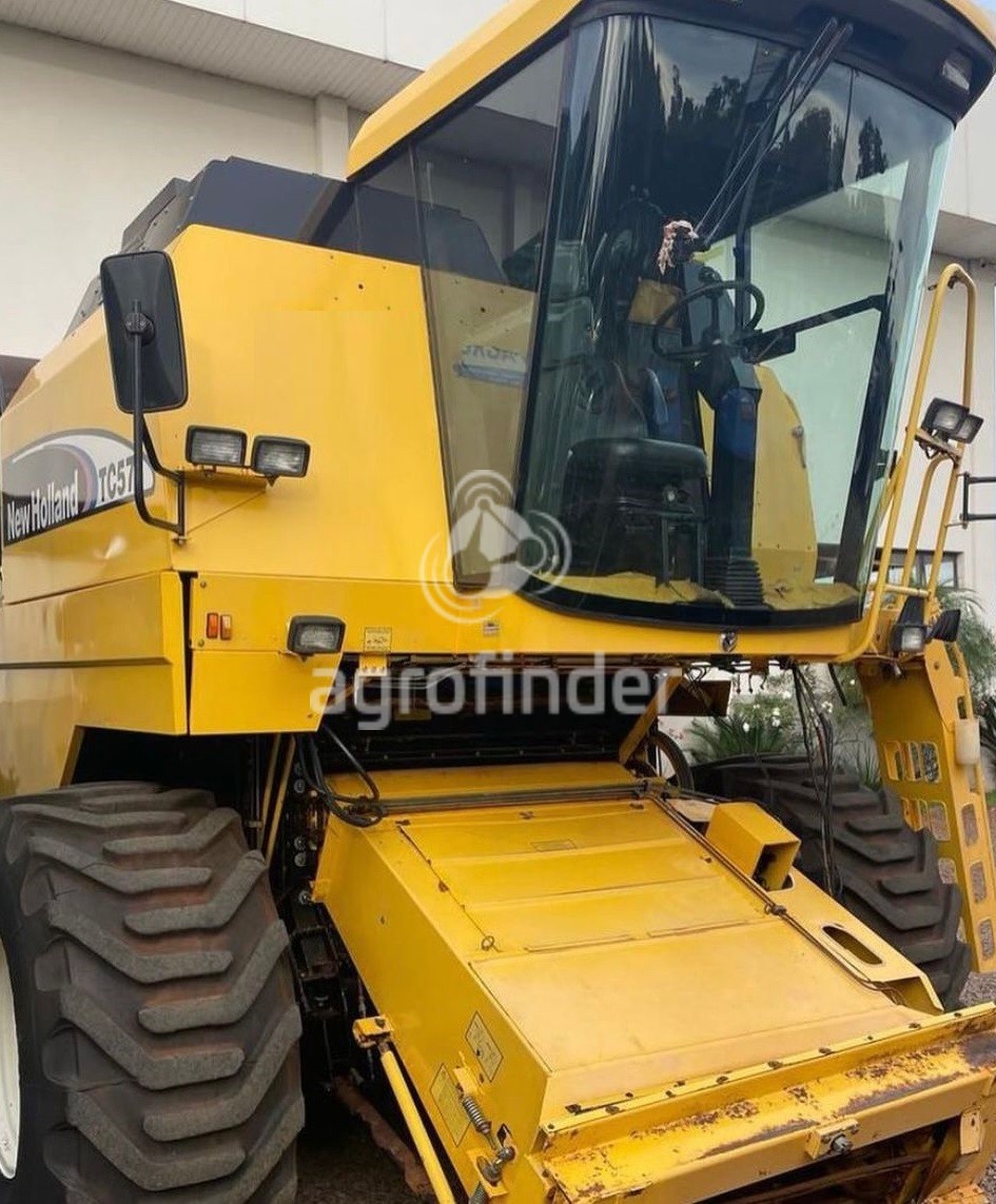 Colheitadeira New Holland TC 57 ano 2008