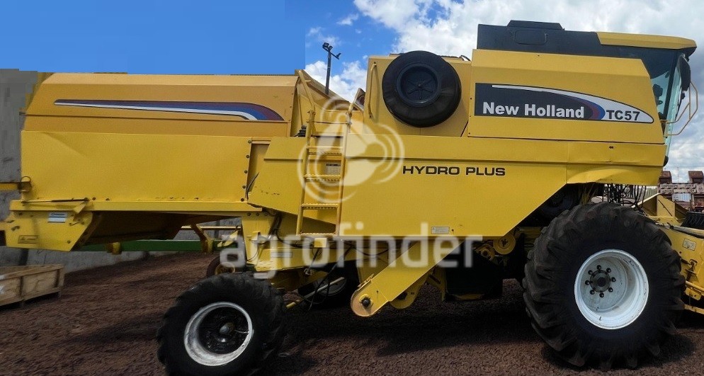 Colheitadeira New Holland TC 57 ano 2005