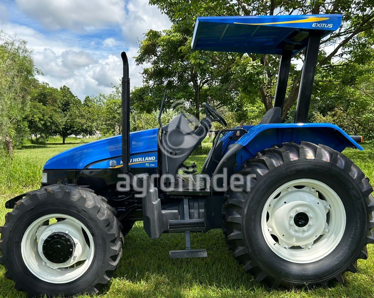 Trator New Holland TL 75 E Ano 2012