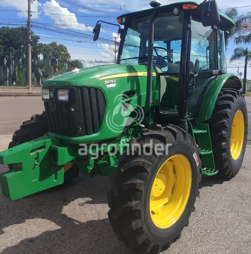 Trator John Deere 5078E Ano 2013