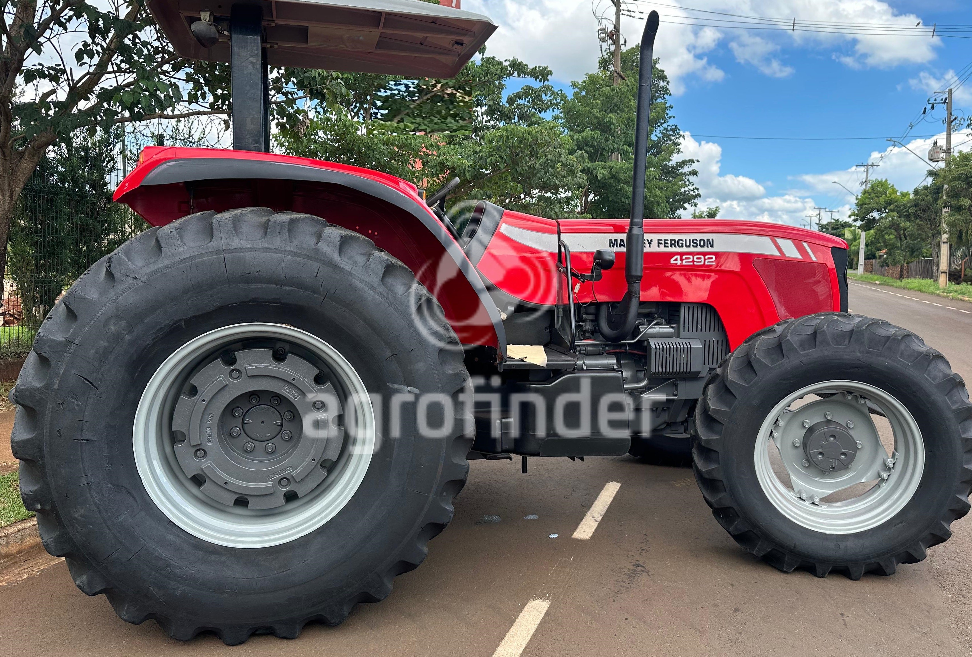 Trator Massey Ferguson 4292 ano 2010