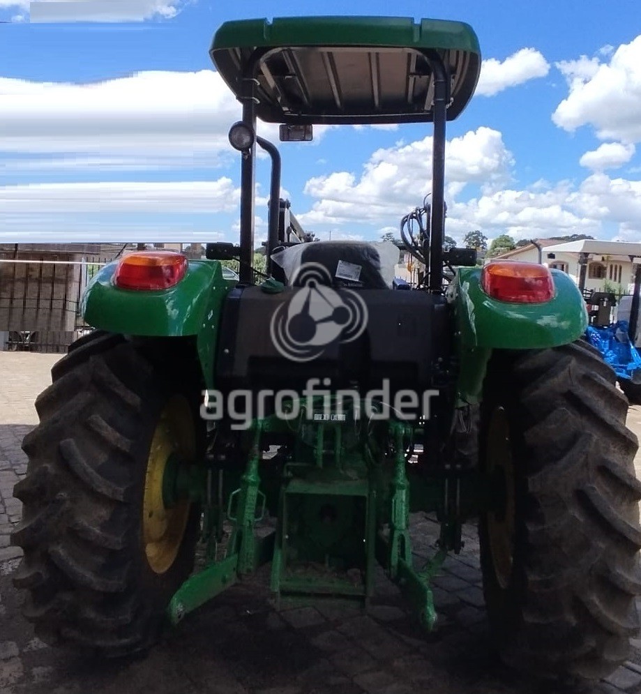 Trator John Deere 5070E Ano 2023
