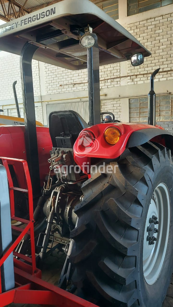 Trator Massey Ferguson  4275 ano 2014