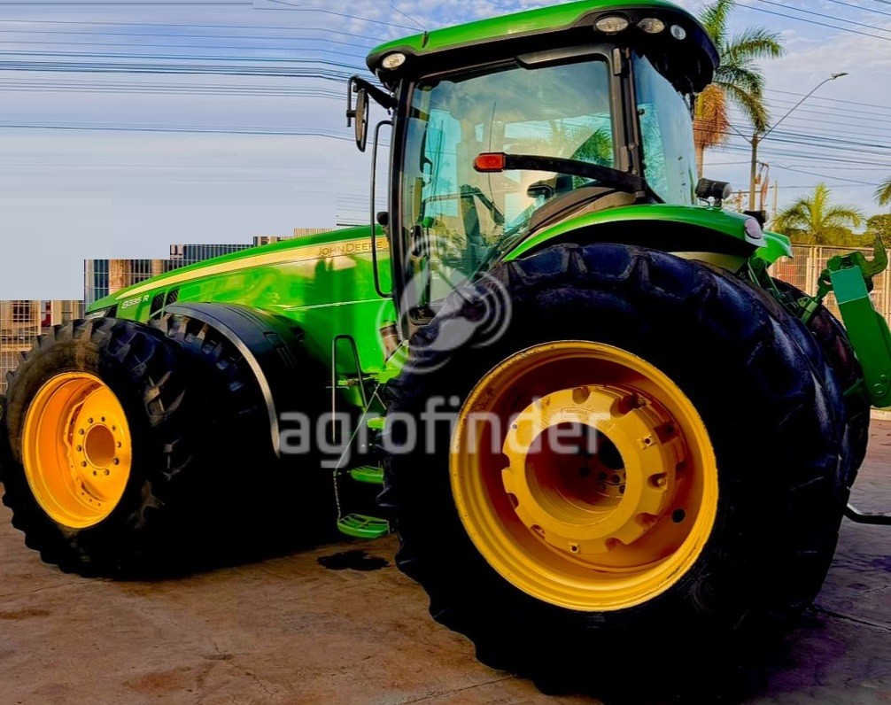 Trator John Deere 8335 R Ano 2012