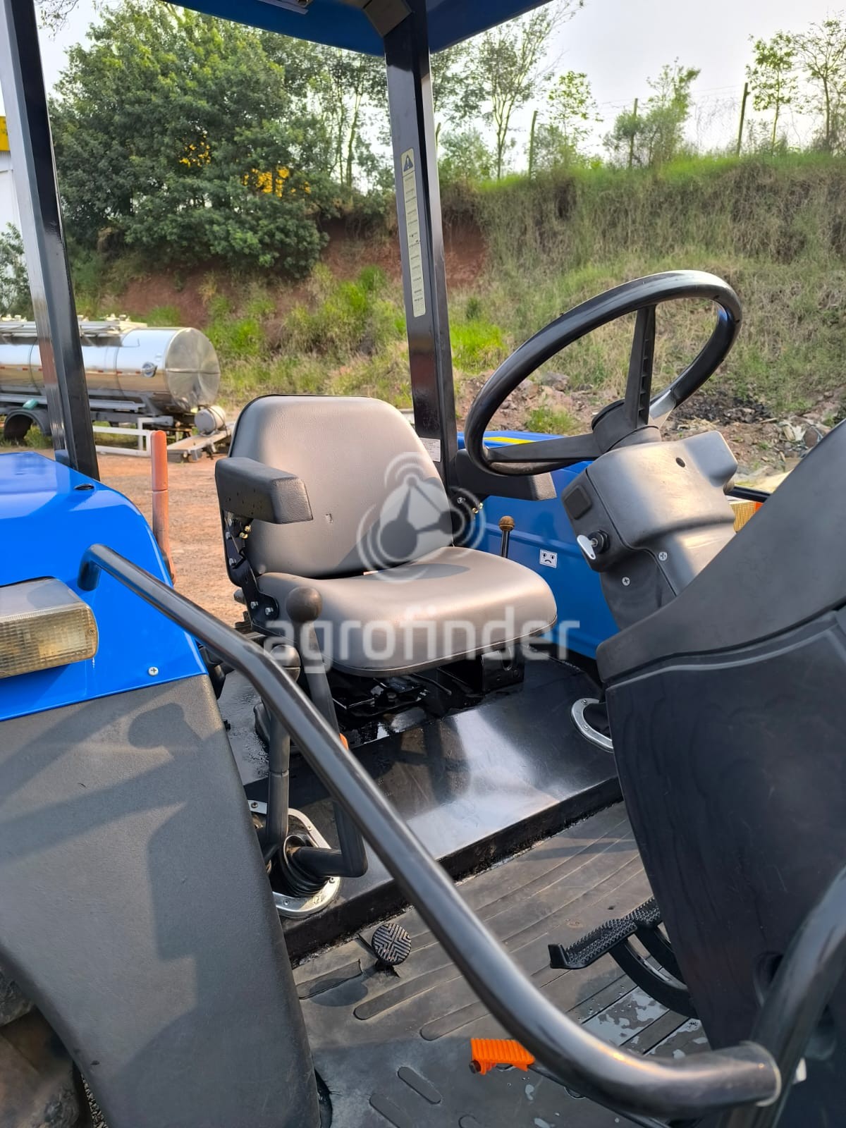 Trator New Holland TL85E Ano 2009