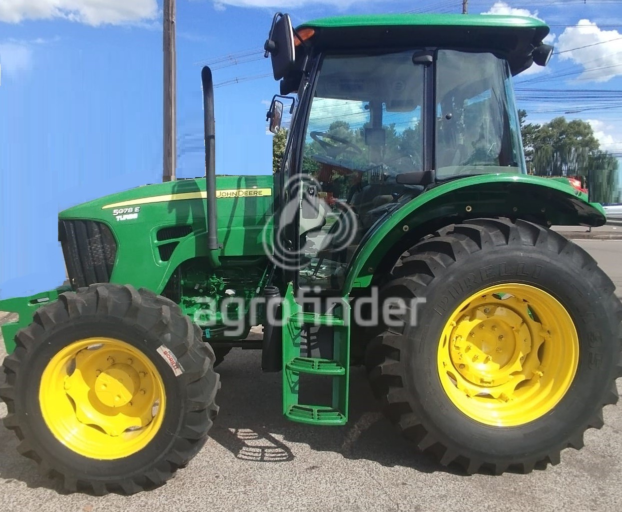 Trator John Deere 5078E Ano 2013