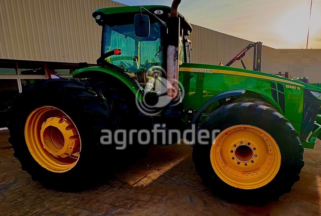Trator John Deere 8335 R Ano 2012