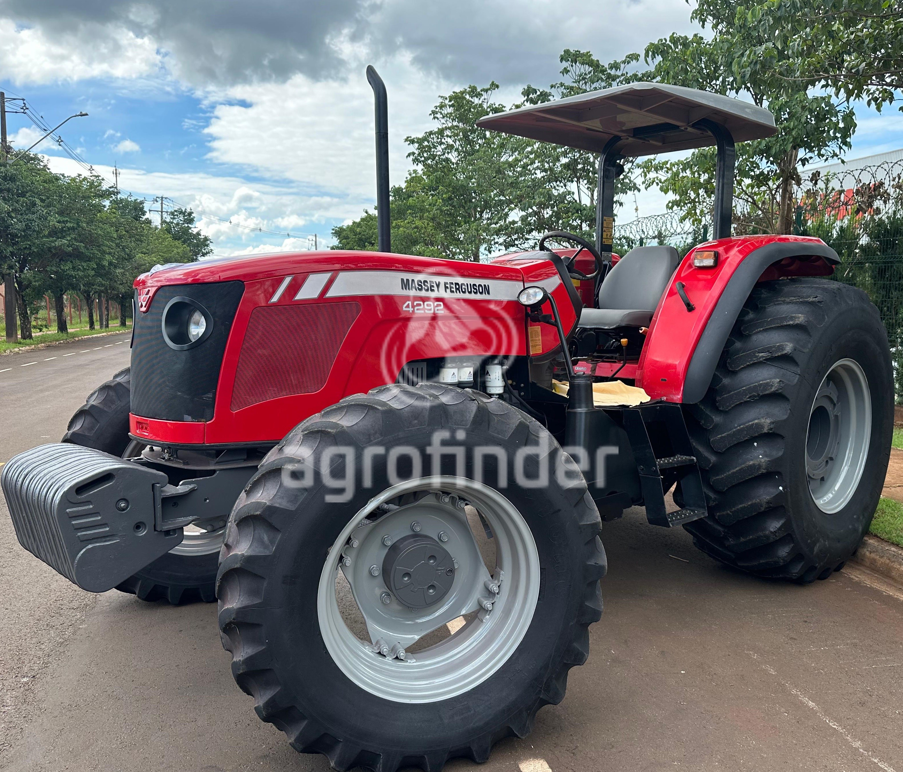 Trator Massey Ferguson 4292 ano 2010