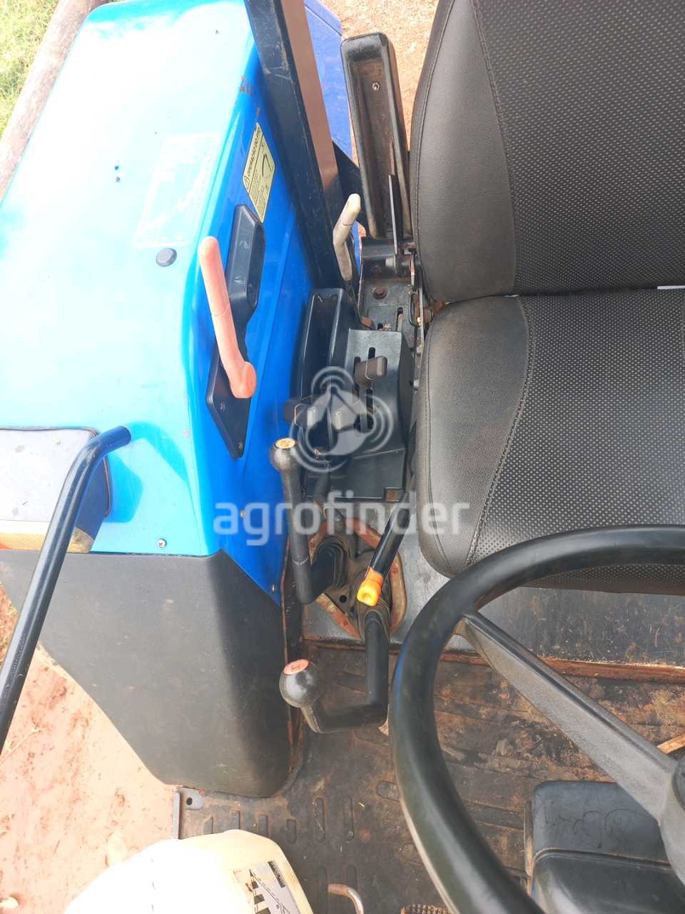 Trator New Holland TL 75 E Ano 2009