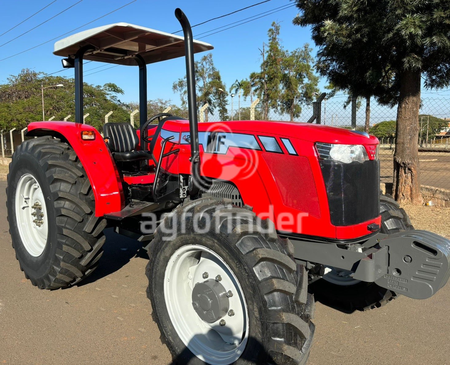 Trator Massey Ferguson 4275 ano 2019/20