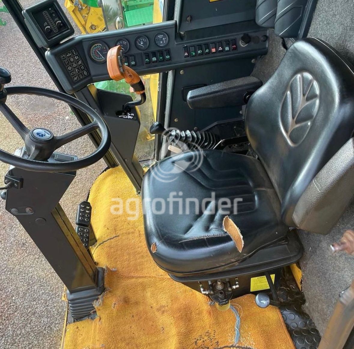 Colheitadeira New Holland TC 57 ano 2008