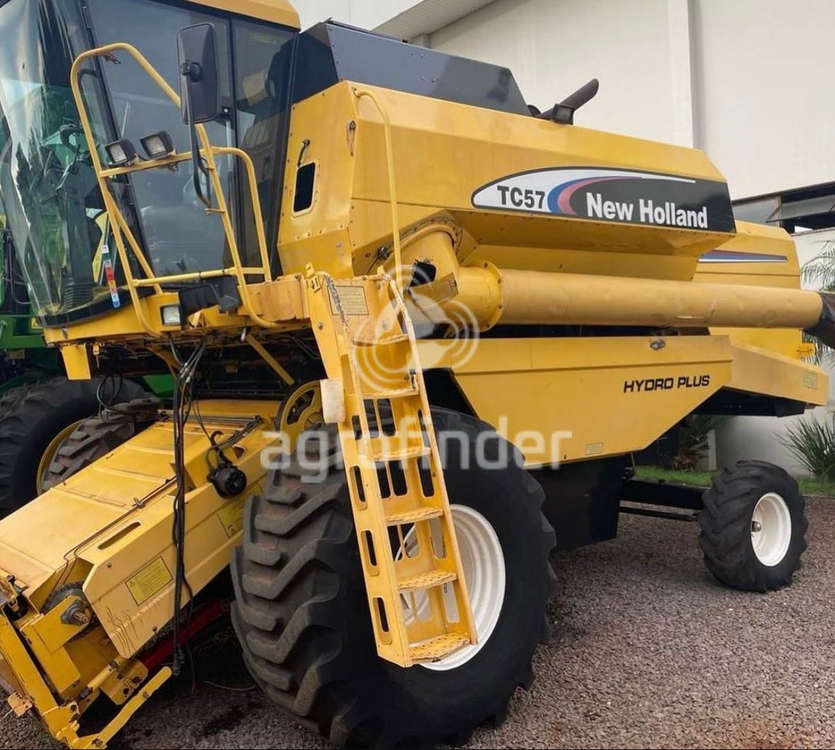 Colheitadeira New Holland TC 57 ano 2008