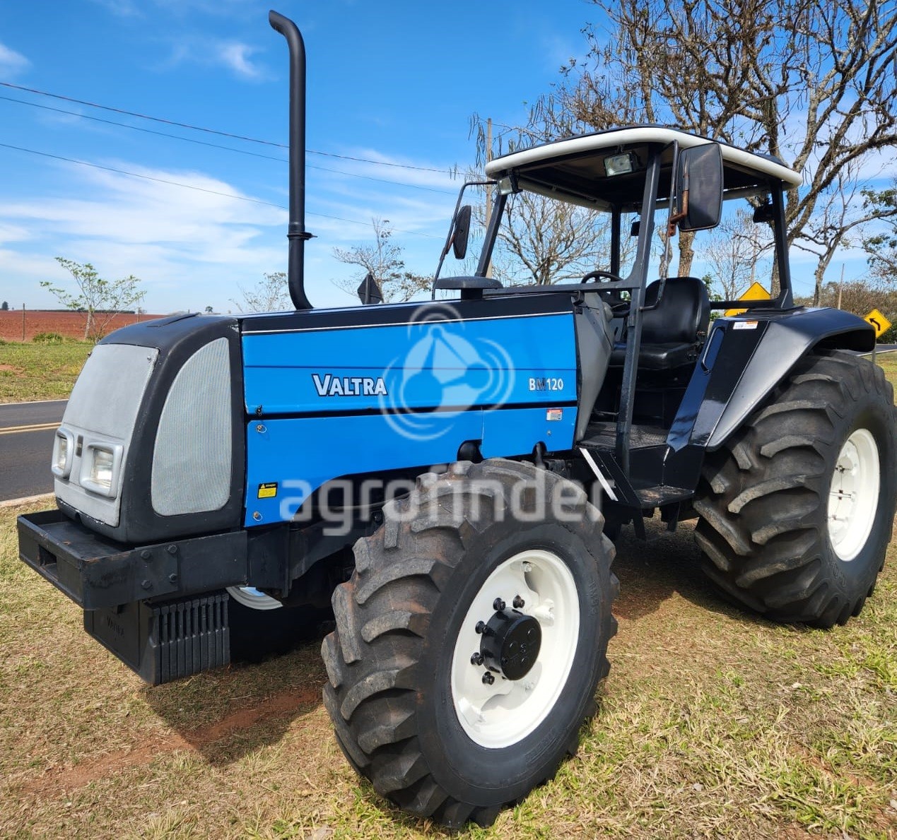 Trator Valtra BM 120 ano 2002