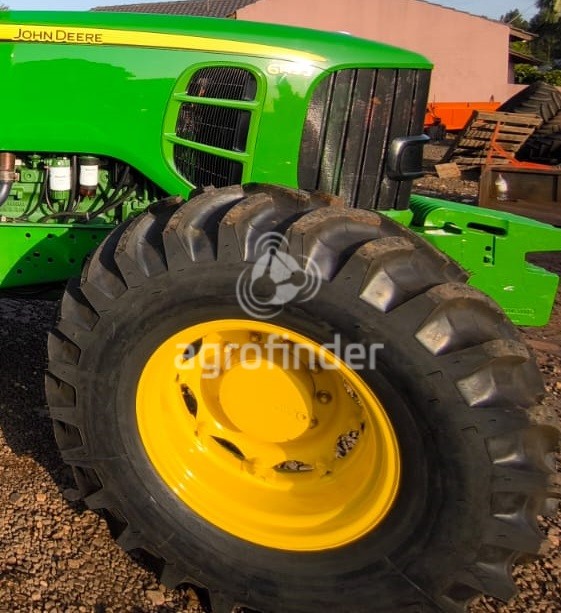 Trator John Deere 6145 J Ano 2011