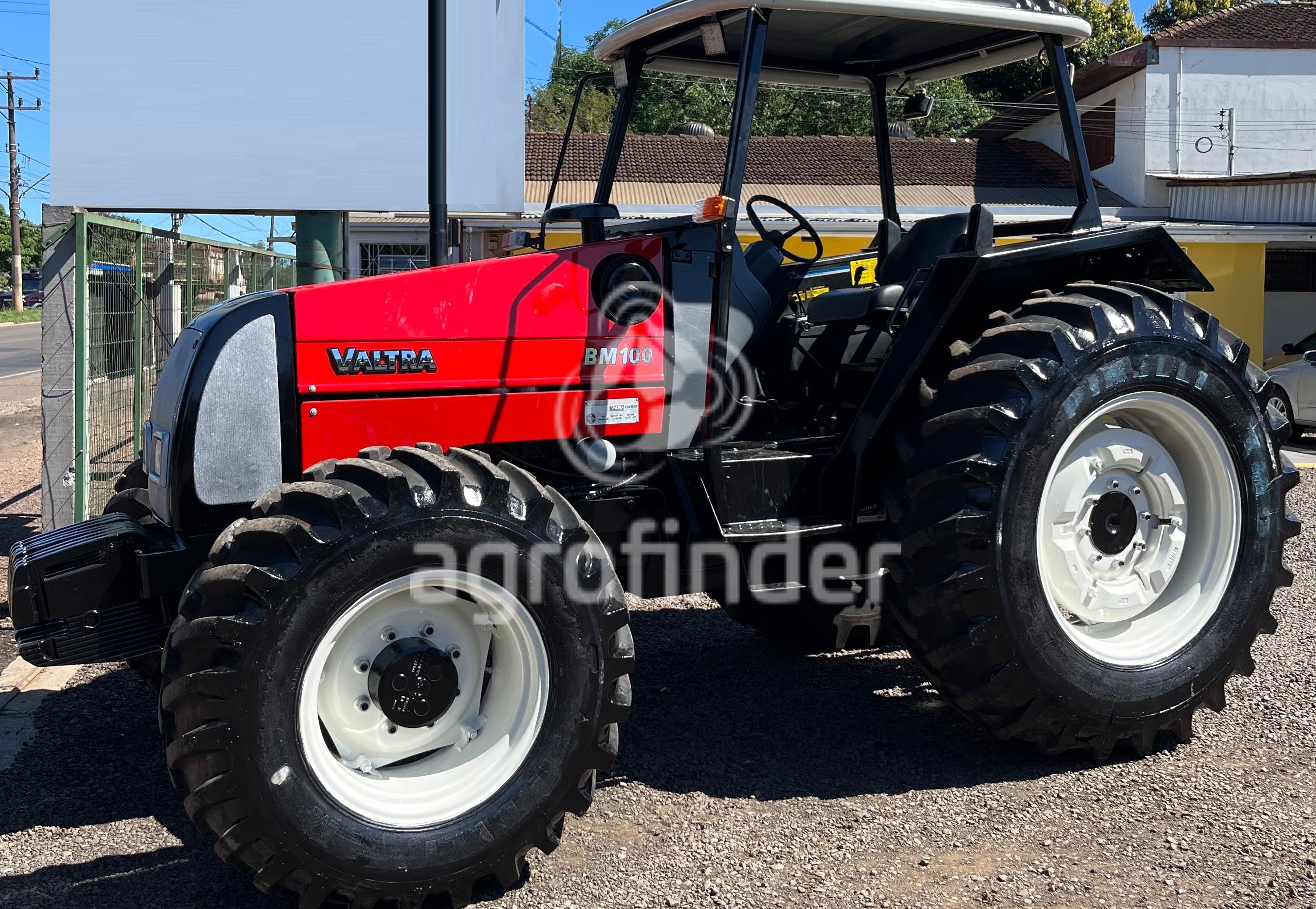 Trator Valtra BM 100 ano 2006