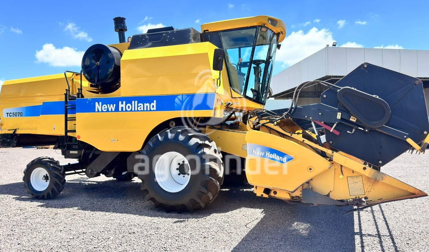 Colheitadeira New Holland TC 5070 Ano 2009