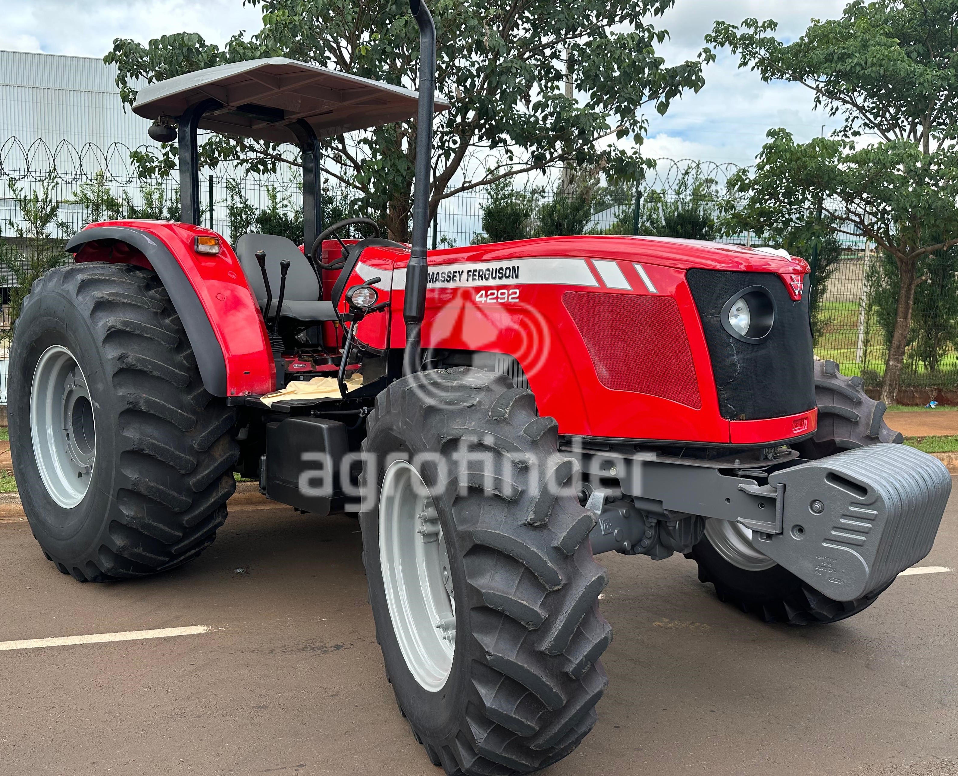 Trator Massey Ferguson 4292 ano 2010