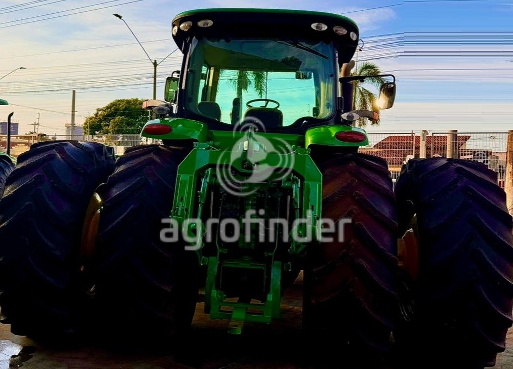 Trator John Deere 8335 R Ano 2012