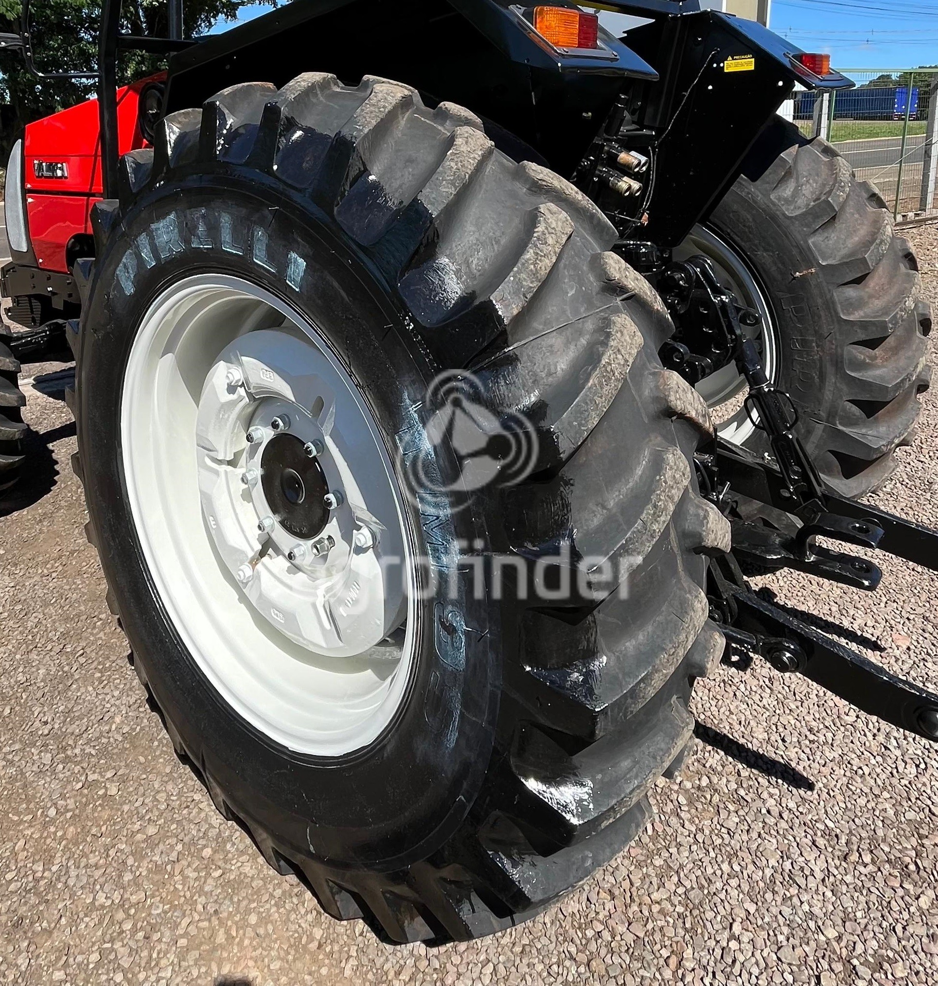 Trator Valtra BM 100 ano 2006