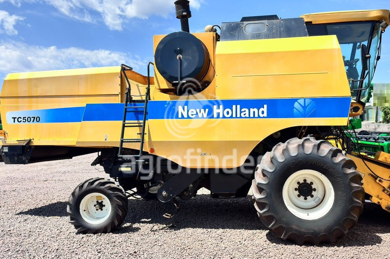Colheitadeira New Holland TC 5070 Ano 2009