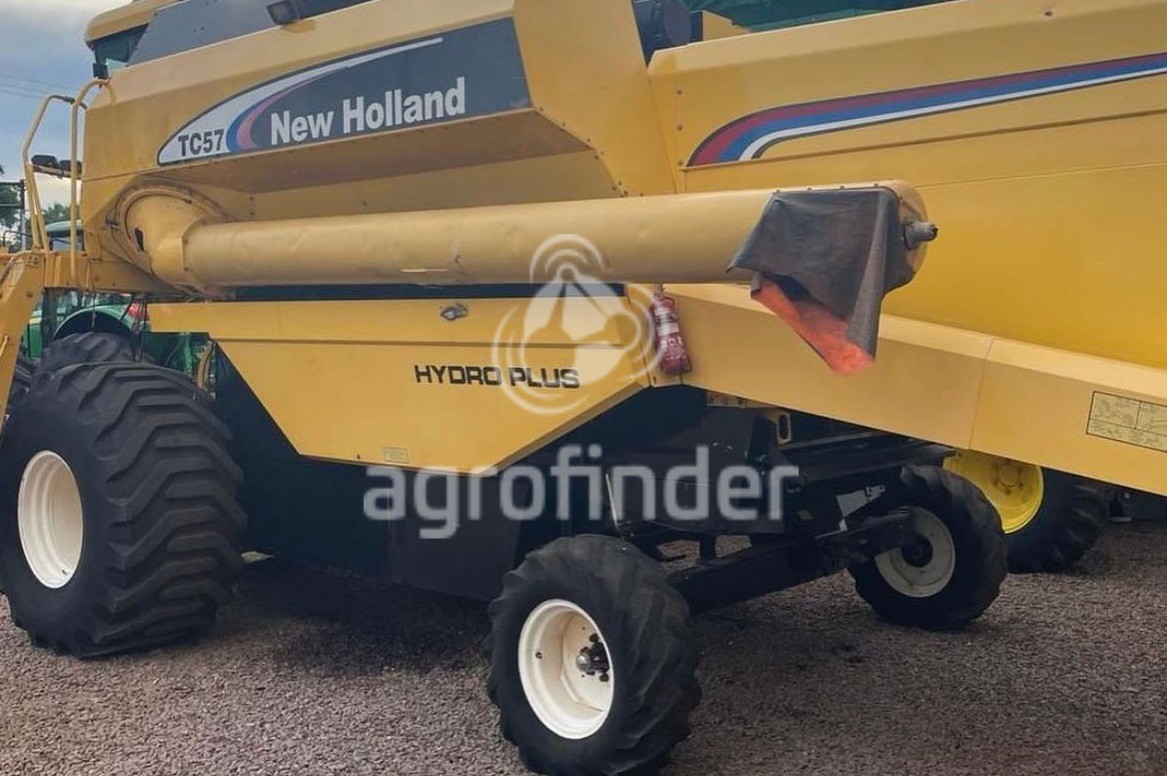 Colheitadeira New Holland TC 57 ano 2008