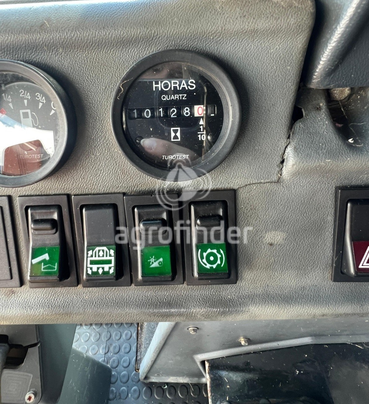 Colheitadeira New Holland TC 57 ano 2005