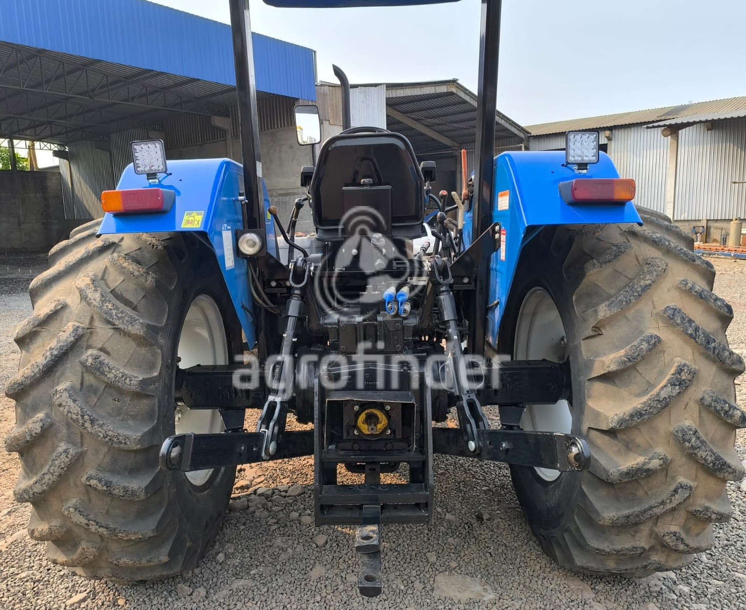 Trator New Holland TL85E Ano 2009